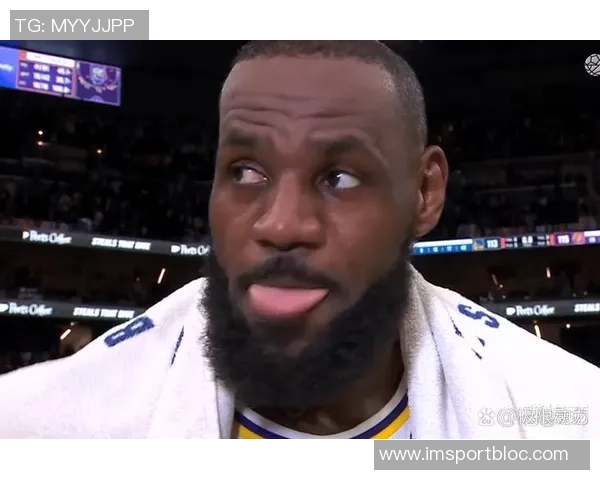 詹姆斯训练中全力指挥防守轮转声音嘶哑展现领袖风范