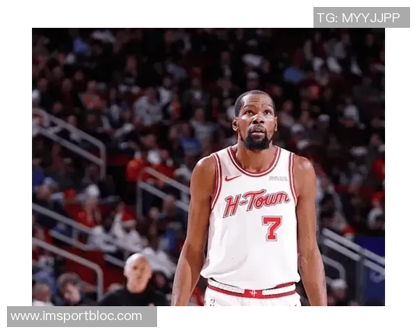 乌度卡直言杜兰特应有七八个盖帽却因裁判判罚遭无情吹罚