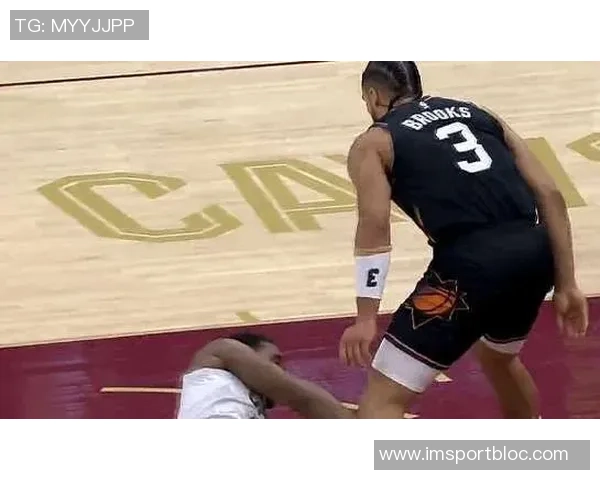 狄龙半场表现抢眼得分上双但犯规频繁状态堪忧