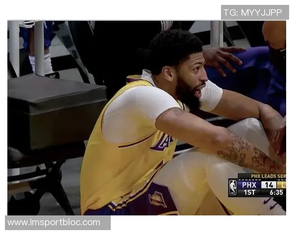 浓眉赛前训练状态良好左臂吊带固定手缠绷带展现积极心态